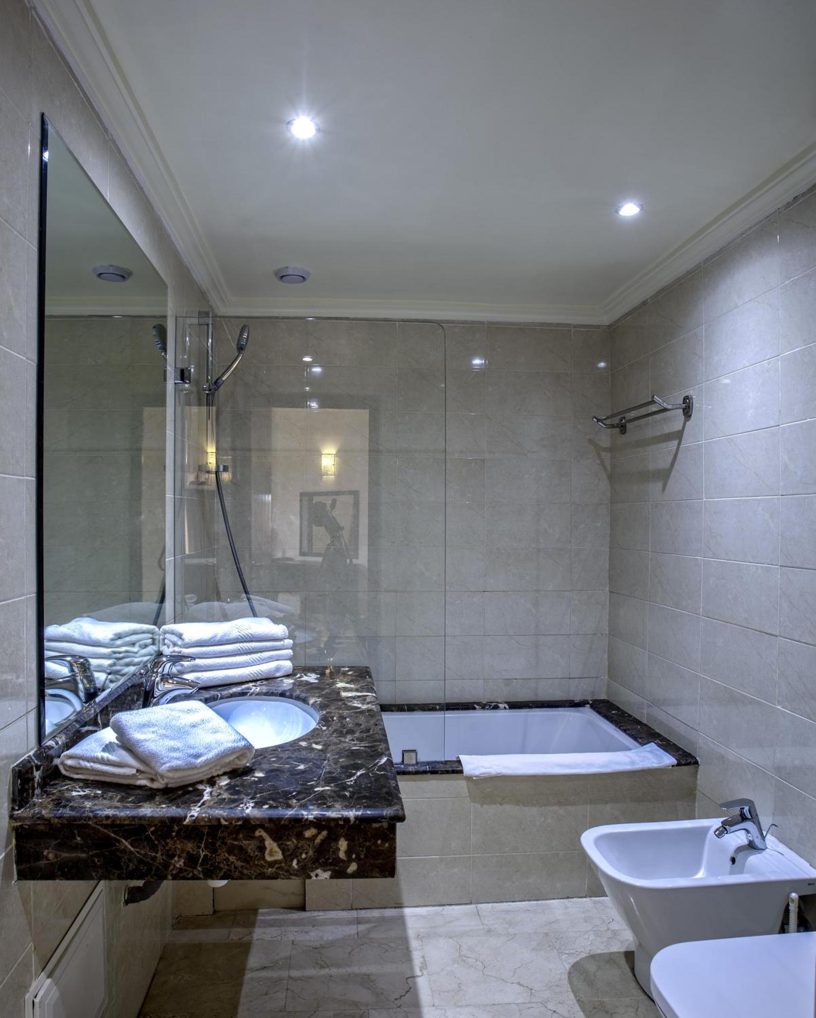 One-Bedroom Apartment with Pool View,688176750:JPEG